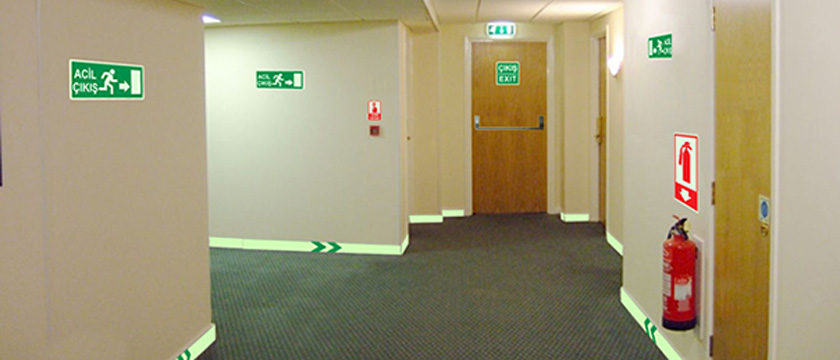 YANGIN YÖNLENDİRME LEVHALARI